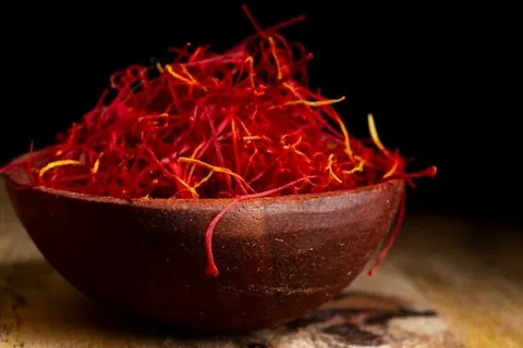 تصویر 1 از زعفران زرد طلایی با رنگ و عطر فوق‌ العاده و بسته‌ بندی استاندارد